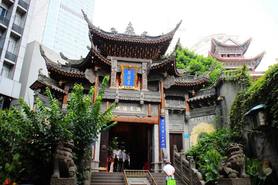 坐上高铁去旅游沿线美食尝个遍,云贵川渝高铁环线