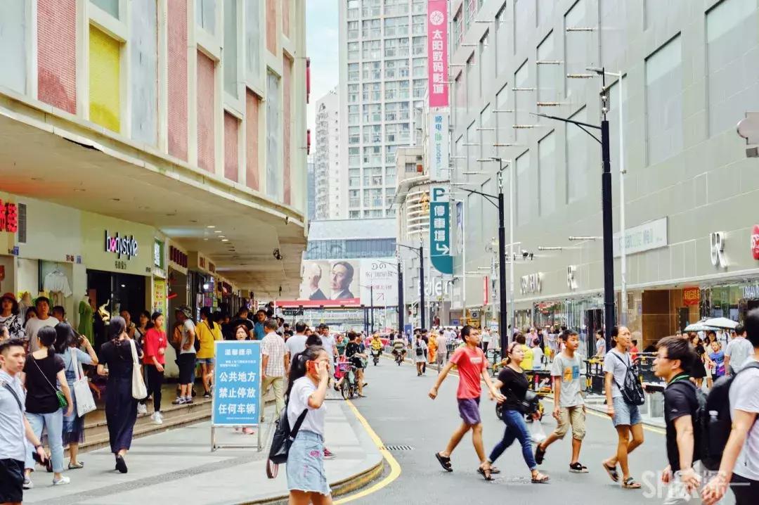 这里是东方世界,这里是东门英语怎么说