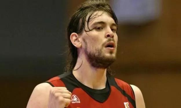 太绝了！买支球队给自己打！13年NBA生涯结束！他以湖人身份离开