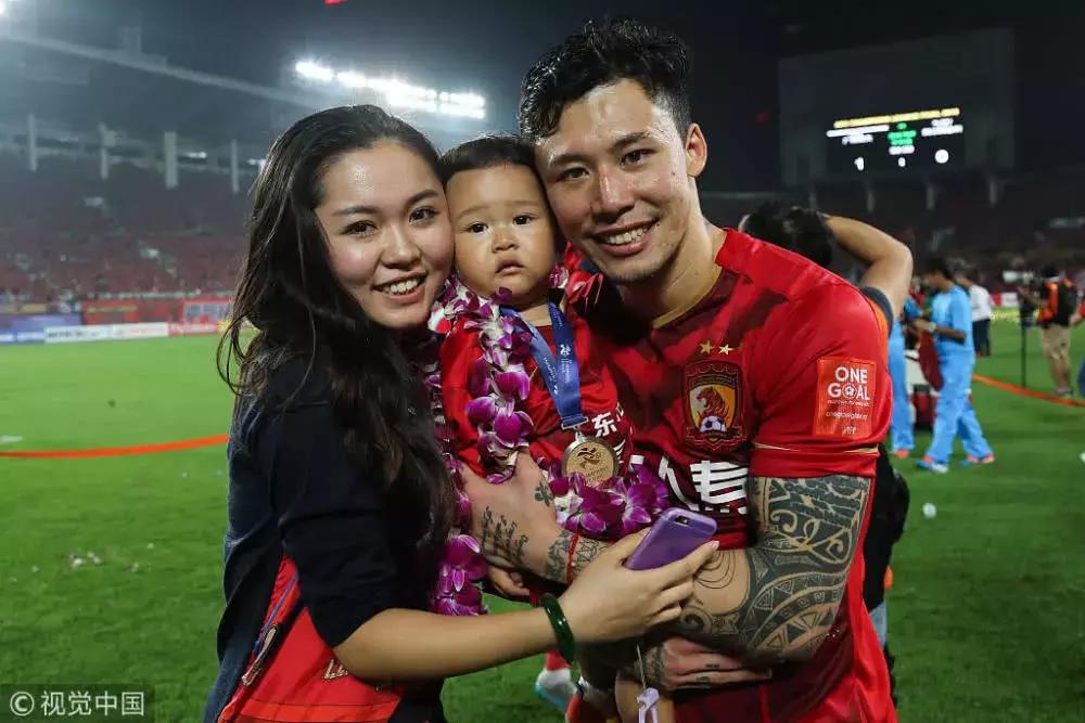 国足太太团集体助威,国足太太聚会