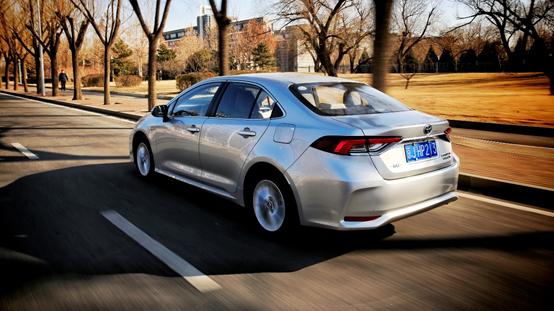 丰田卡罗拉双擎旗舰版试驾,真香定律广汽丰田tnga驾趣体验营