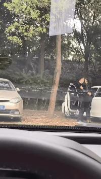 搞笑gif趣图看新娘表情,真好笑gif动图