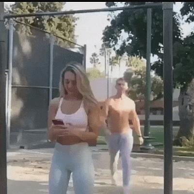 搞笑gif妹子的内心是崩溃的,搞笑gif妹子原来是个逗比