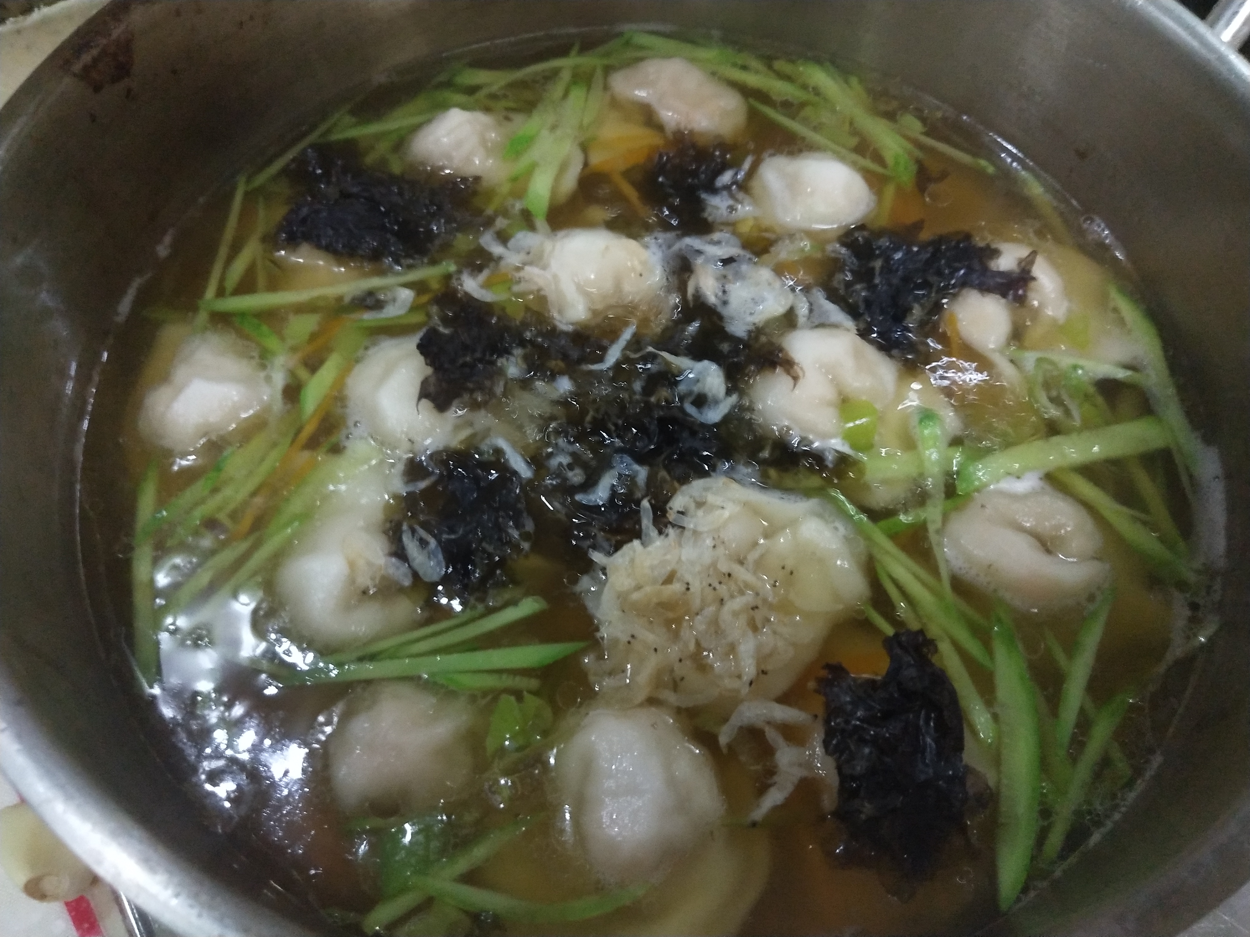 馄饨馅怎么调制又鲜又嫩不发酸,馄饨馅儿怎么调鲜嫩不柴