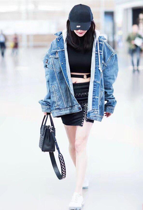 杨幂露脐装马甲,杨幂露脐装造型