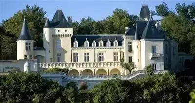 城堡和酒窖的区别,城堡和庄园哪个好