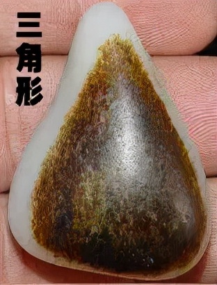 和田玉籽料玉牌估值,如何估值一串和田玉籽料