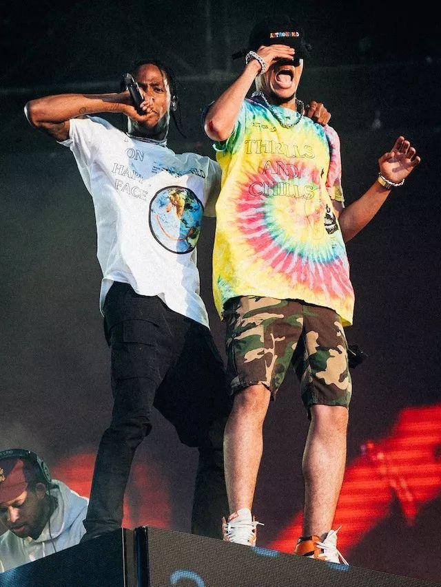 travisscott罕见上脚,travisscott紧张时刻