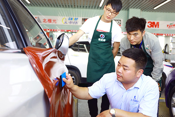 郑州汽车美容,郑州哪里拿钱去学汽车美容技术