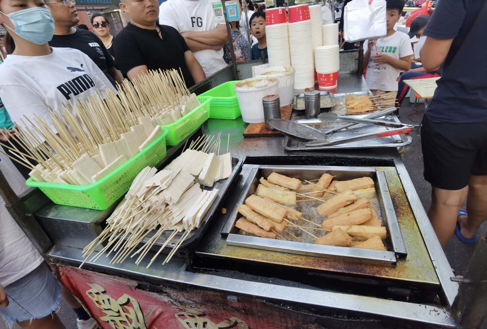 青岛三大夜市哪个在黄岛区,青岛最好的夜市在哪