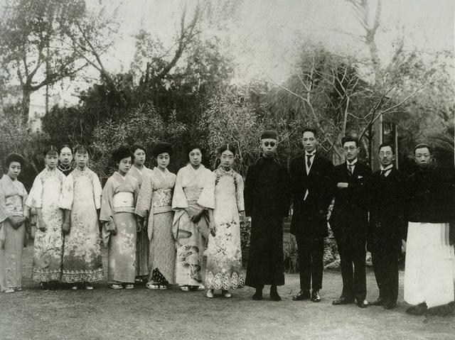 溥仪有没有交出玉玺,溥仪是何时将玉玺交出的