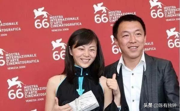 有一种感情叫“相濡以沫”。黄渤:最可靠的感情就是爱情成了亲情