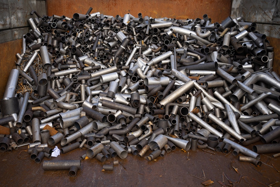 “这就是铜”家具系列，讲述原生金属及其材料背景的完整故事