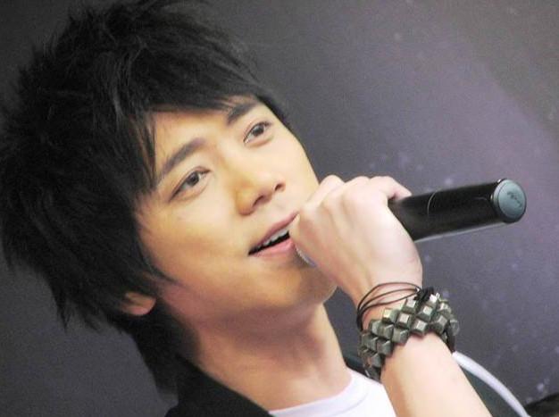 风流倜傥的“信”,肆意游走女人间,49岁和交往17年的女友分手