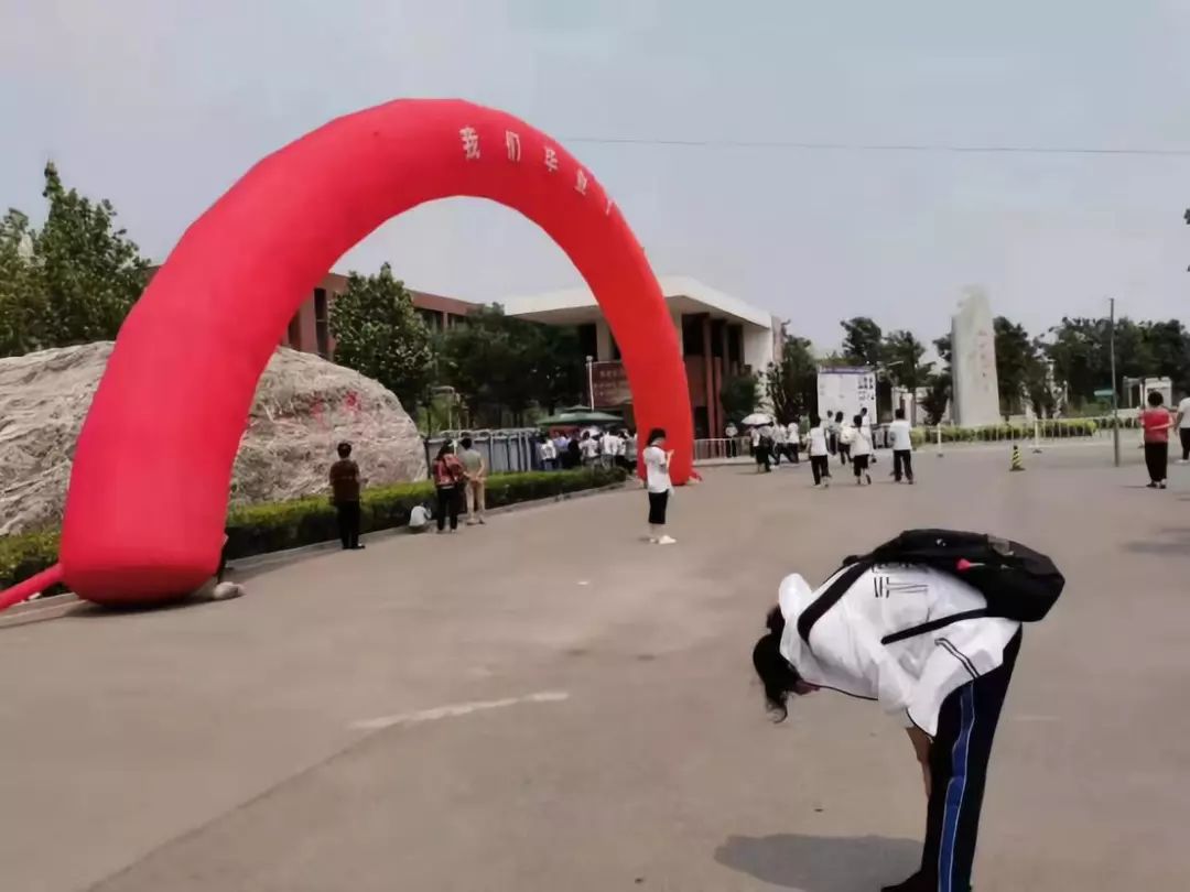 从全班倒数到全省第一,国内最牛中学衡水中学有多厉害