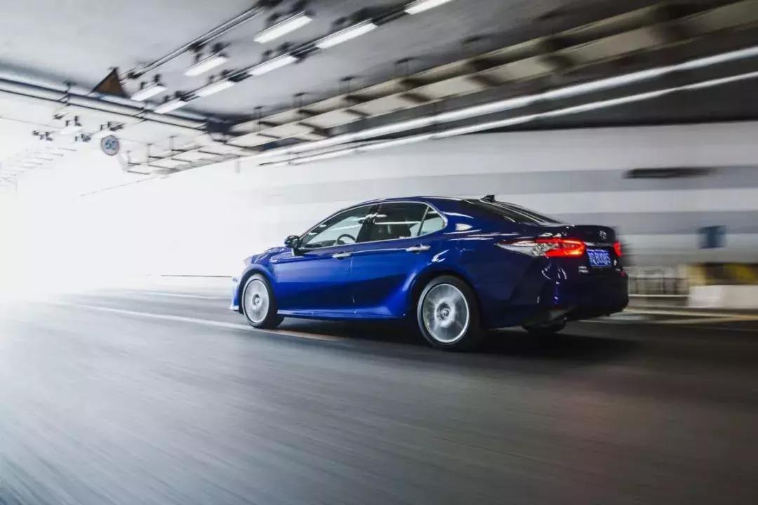 双擎最省油的是哪款,凯美瑞双擎混动省油省心