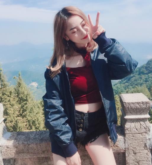 电竞只看身材？女解说因抢话遭怒怼，发泳装照后水友集体倒戈