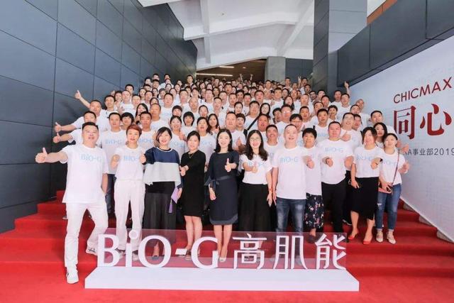 肌肤泛红敏感怎么推荐雅漾的产品,韩束保湿提亮肤色紧致肌肤