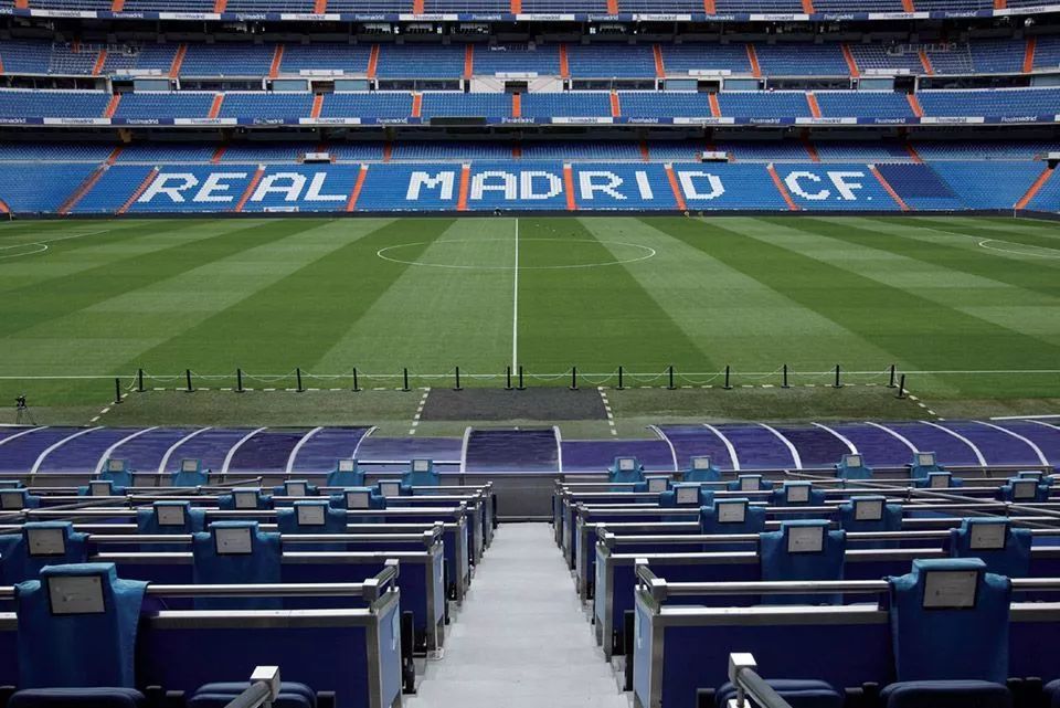 马德里的蓝天,致足球经典