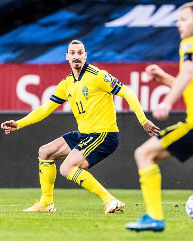 38岁伊布近三场造七球,伊布蝎子摆尾进球集锦