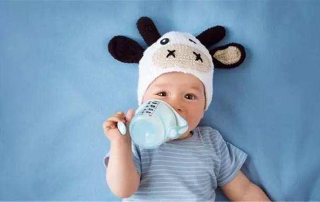 母乳宝宝喜欢“含奶而睡”,是出于这几个原因,真相很暖心