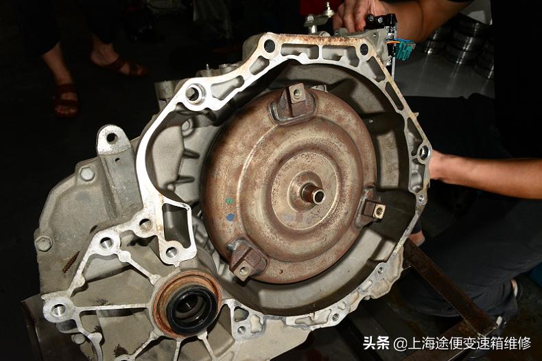 英朗变速箱怎么断开维修要多少钱,英朗变速箱故障维修费用