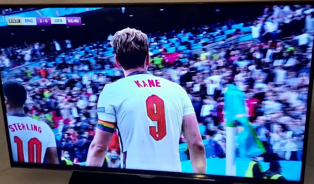 英格兰2-0大胜冰岛,英格兰4比0最新比赛