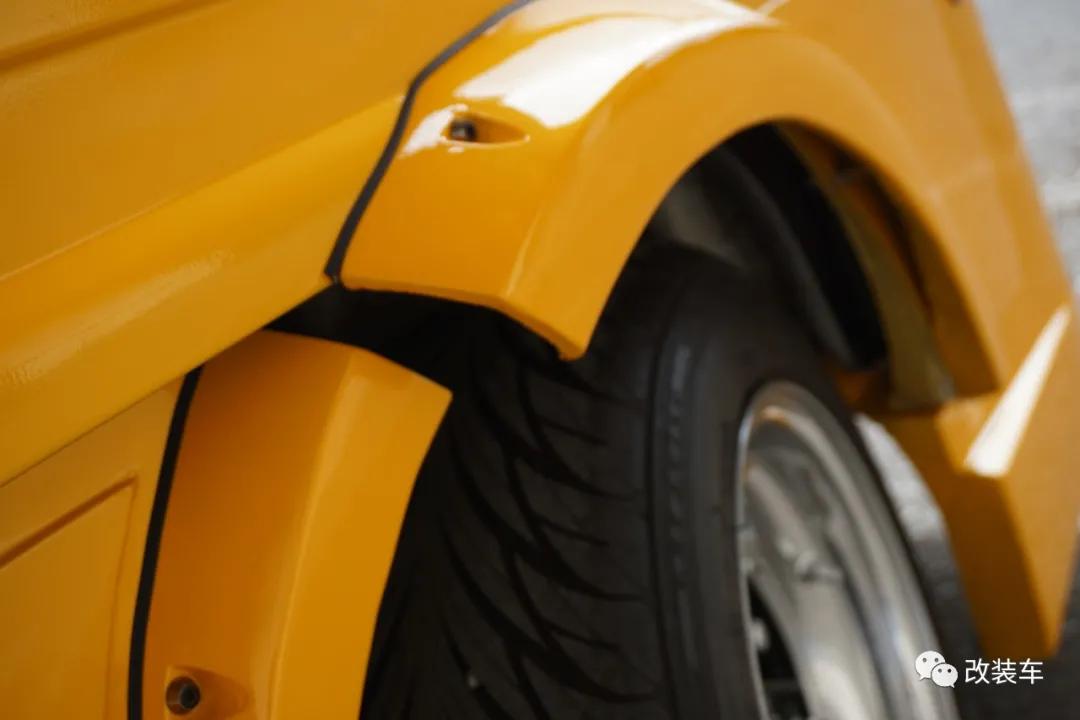 中置四驱五速手动的双门超跑,今晚我在秋名山等你