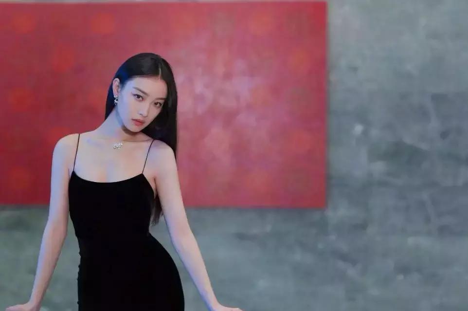 耐看的女孩五官特点,女生长相很正气的五官特点