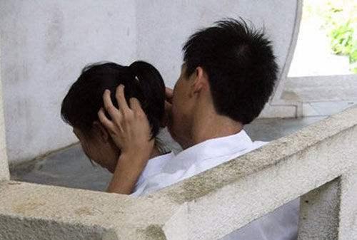 妈妈，同桌总是摸我，母亲的机智回答，挽救了孩子的一生