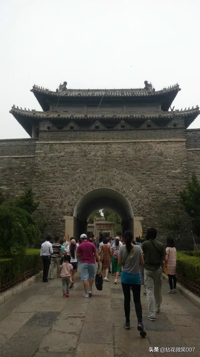 三孔孔府孔庙孔林一日游,孔府与孔庙孔林并称三孔