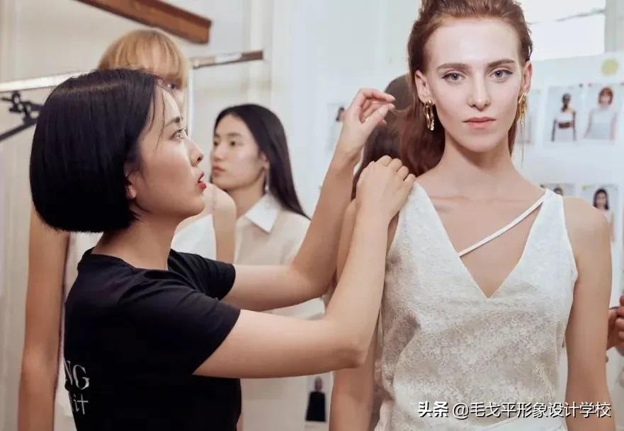 开化妆工作室之前一定要看,别拿血汗钱打水漂