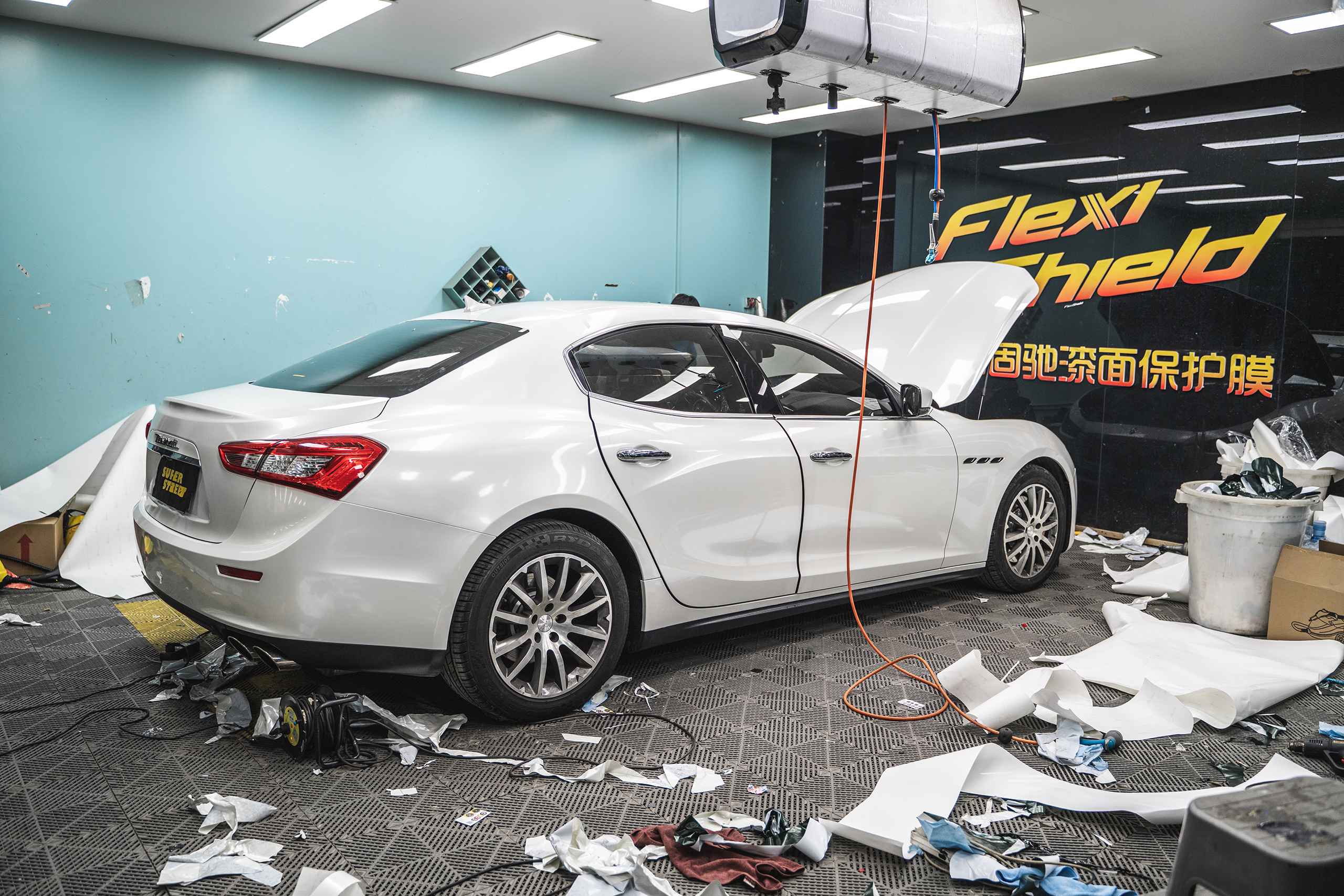 玛莎拉蒂吉博力汽车贴膜改色,superstreet改装