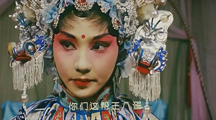 16岁“小镇荡妇”的屈辱成长史，这部电影道尽了人性和欲望