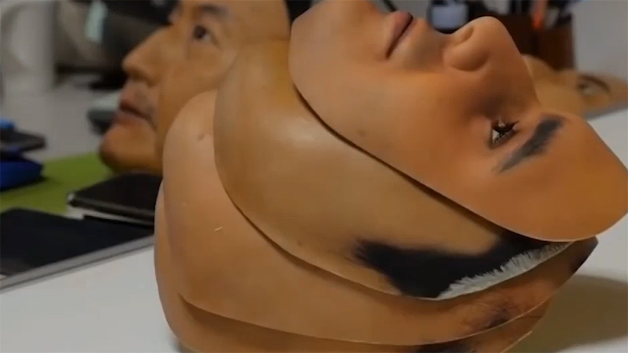 日本发明“*皮人**面具”,猥琐大叔带上变少女网红脸,非常精致