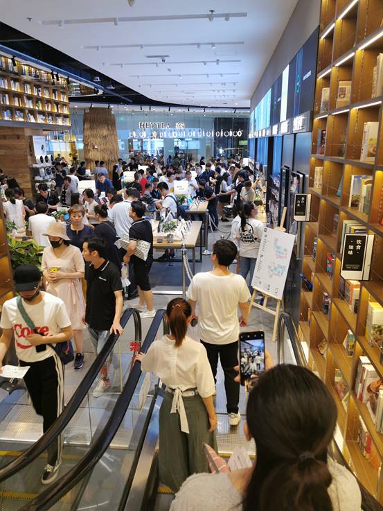 苏宁818购物狂欢节,苏宁极物线下店