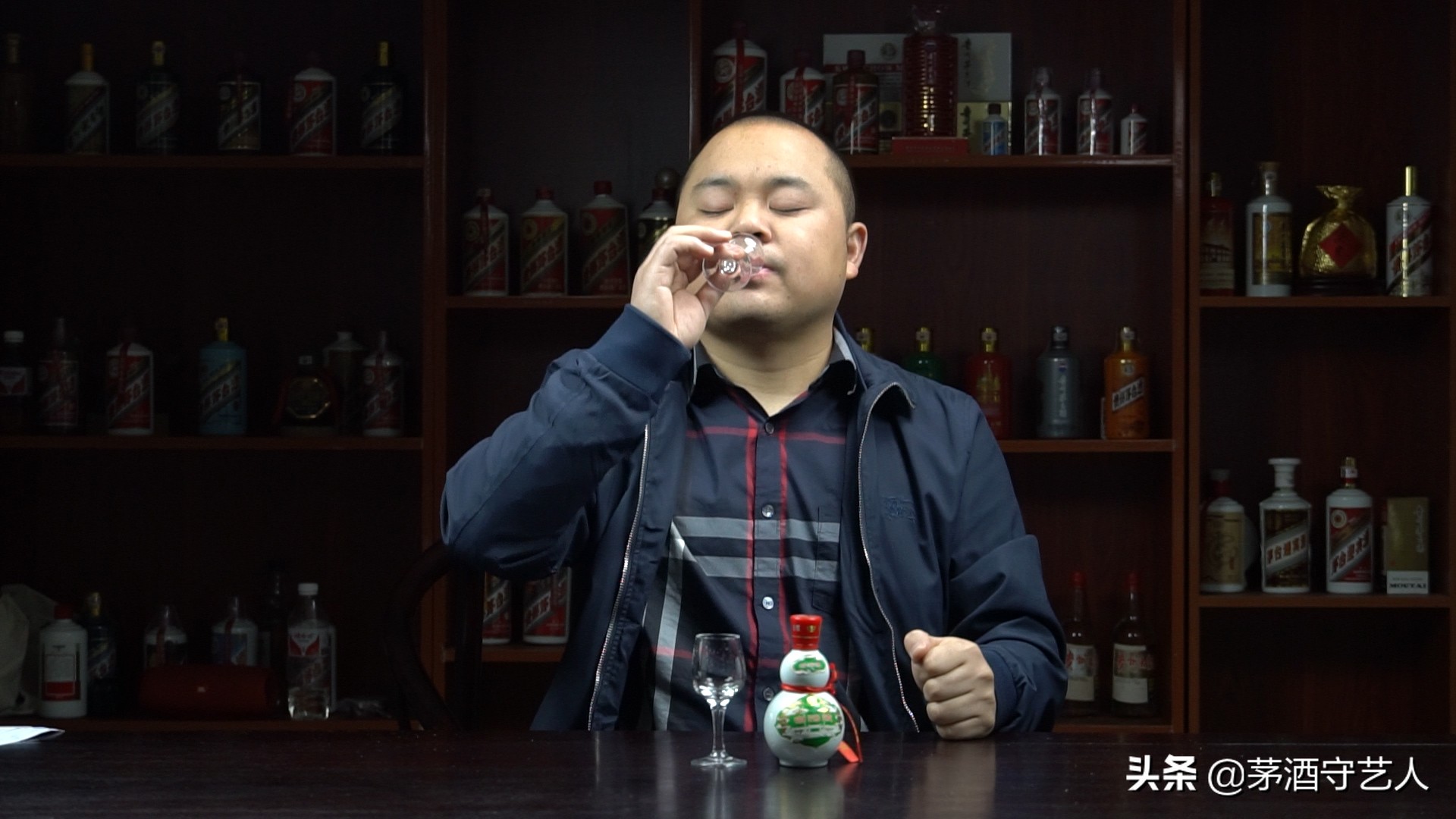 茅酒守艺人坛子酒,茅酒守艺人品酒鬼酒