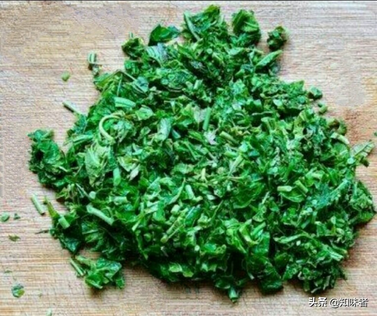 香椿炒鸡蛋正确做法先别着急下锅,香椿炒鸡蛋用不用先把香椿煮一下