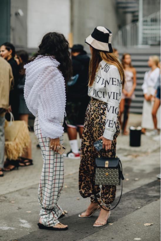 穿衣服打结小技巧,衣服打结穿搭技巧