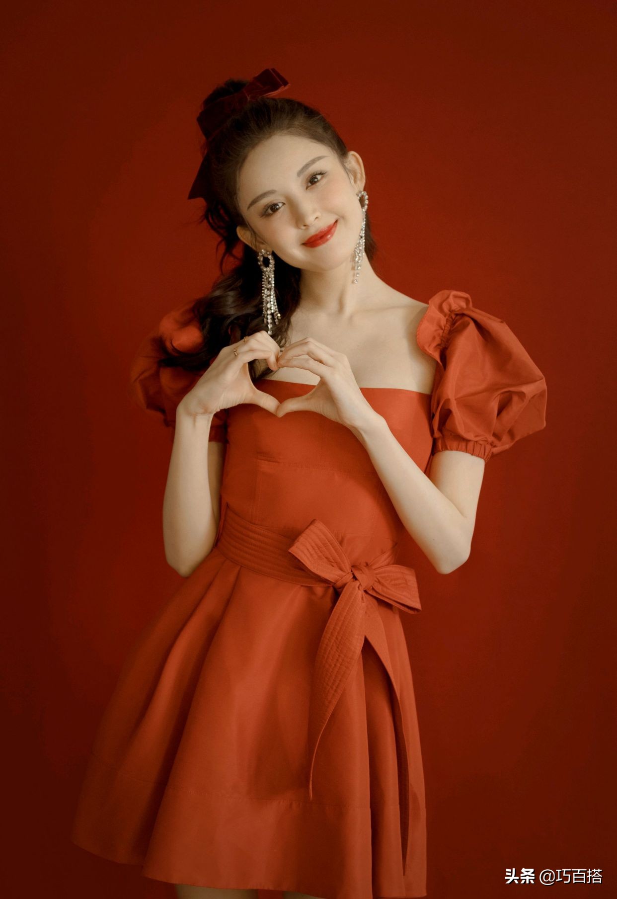 娜扎喜欢你我也是红裙蝴蝶结造型,娜扎同款蝴蝶结盘发