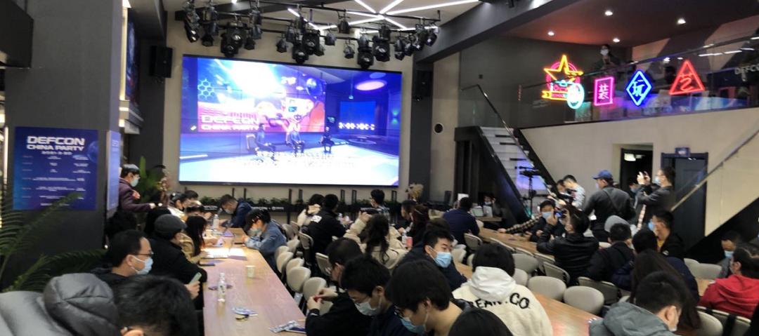 vrchat虚拟现实里体验赛博朋克,vr全球虚拟大会