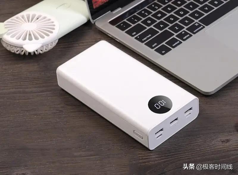 便携应急手机充电宝,随身应急超薄移动电源充电宝