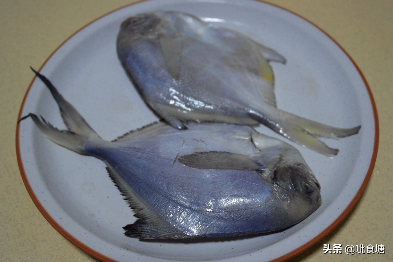 清蒸鲳鱼开锅后蒸几分钟,清蒸鲳鱼放什么调料最好