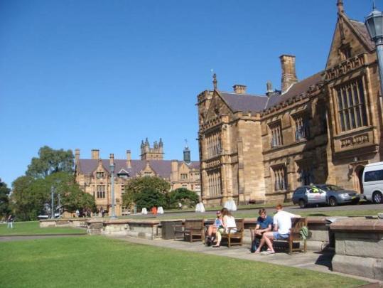 华人留学生在澳洲真实状况,30w留学加拿大够不够