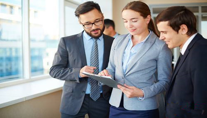 要不要帮老板多干活,要不要帮老板出点儿小钱儿