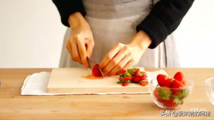 邱莹莹同款草莓奶油蛋糕，基础戚风胚，徒手脱模剖片及抹面挤花