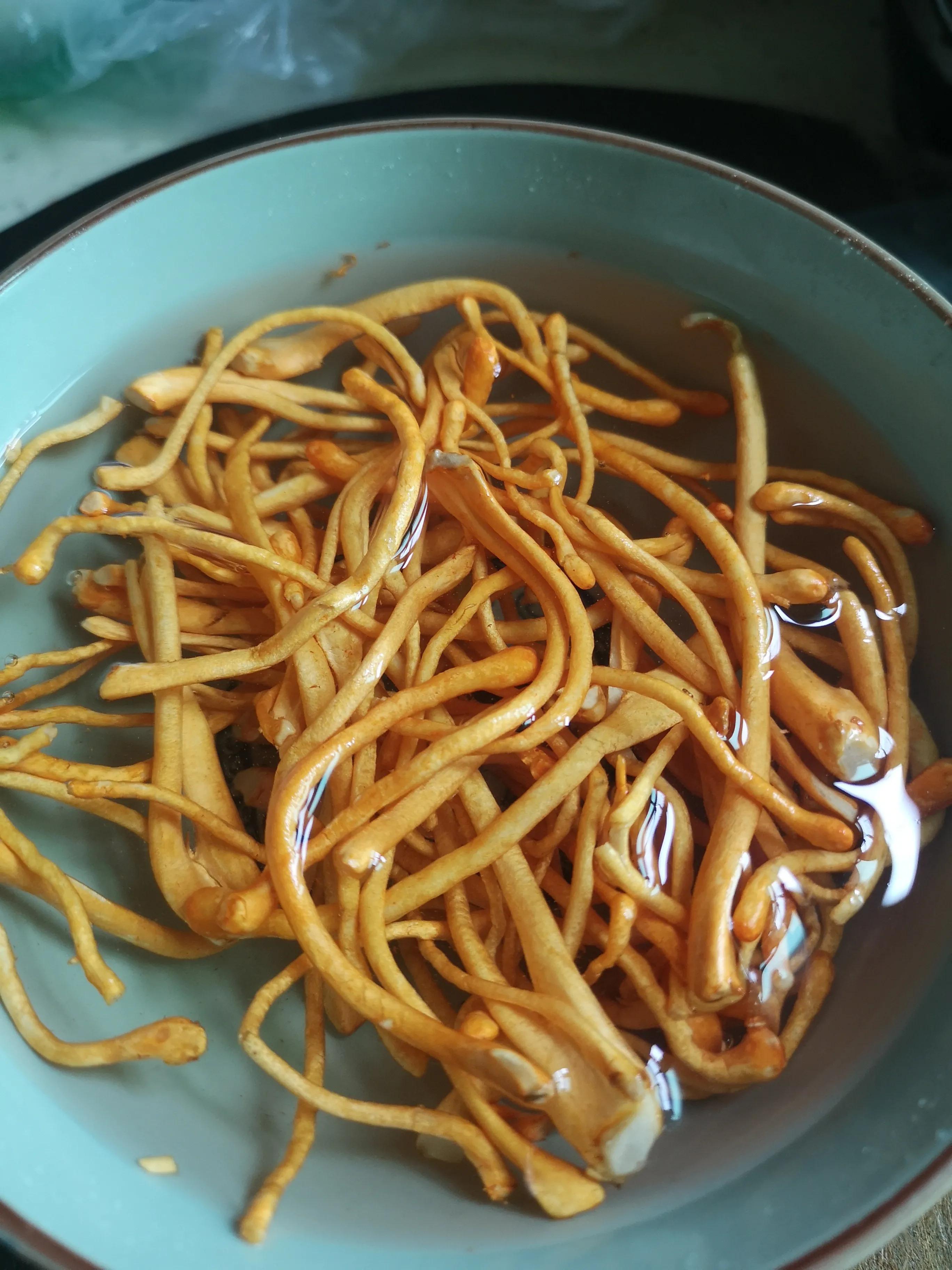 香菇虫草可以和山药一起炖鸡汤吗,秋季滋补虫草菇汤