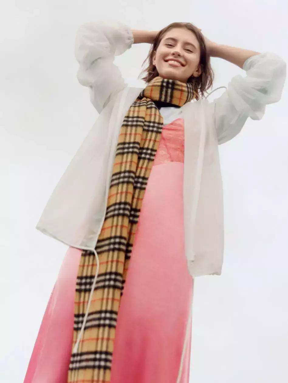 想要冬天穿出高级感,冬天围巾这样系简单又时尚好喜欢