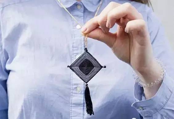 厉害，只用一次性筷子绕上毛线，开出曼荼罗花！附手工教程