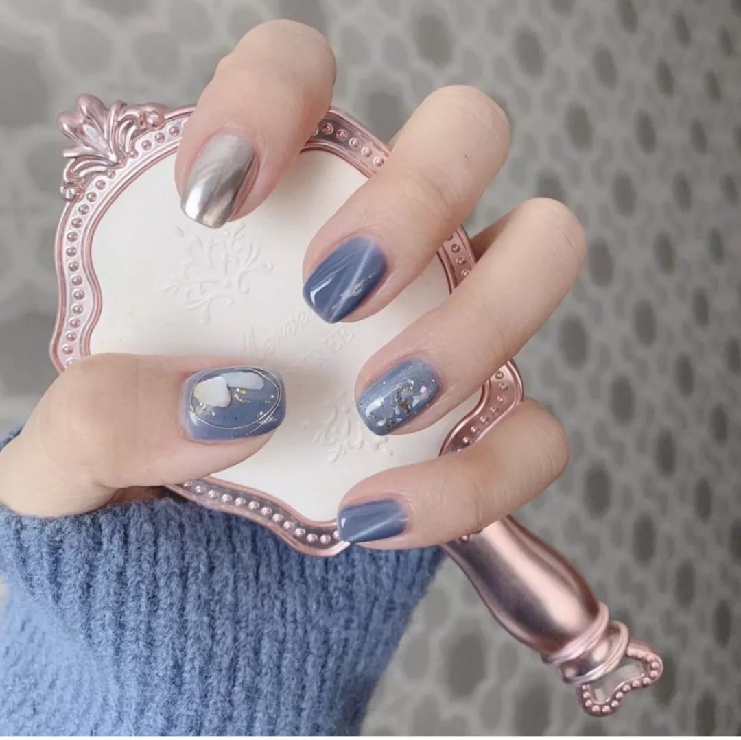 美甲什么颜色显得花哨好看,40款干净不花哨的美甲谁做都好看